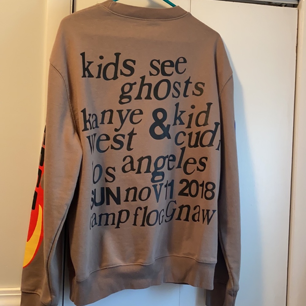 I Feel Ghosts Brown Graphic Sweatshirt with Red Heart - Picture 2 of 5